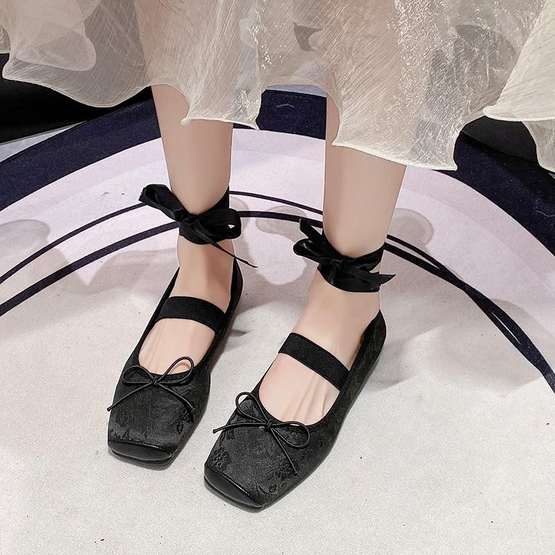 

Женские балетки с цветочным жаккардовым узором, из атласного шелка, роскошные элегантные с квадратным носком, на шнуровке, с бантом на ноге, весна-осень 2025, ретро-обувь 40 чёрный