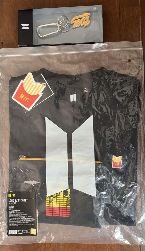 [USED] BTS x McDonald's T-shirt M with pouch & bonus official IDOL key ring, puff