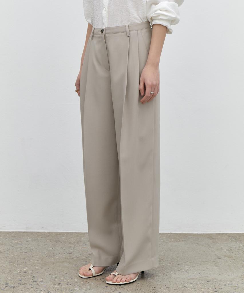 Yulago Jules Two-Tuck Wide Slacks