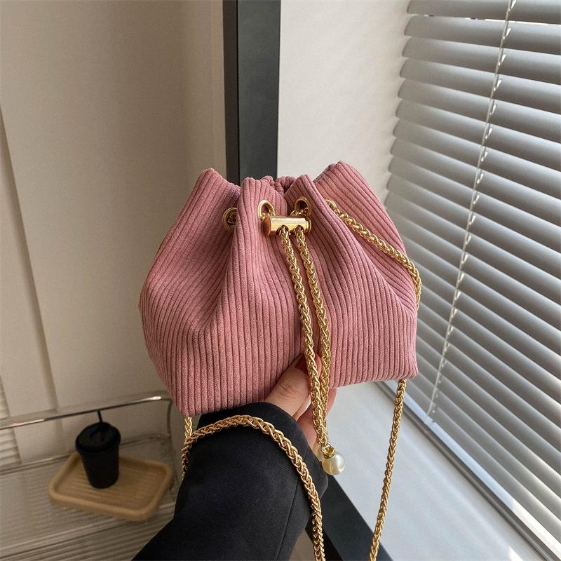 

Simple corduroy texture foreign style women s bag 2024 spring new fashion Internet celebrity pumping strap shoulder crossbody bucket bag рожевий