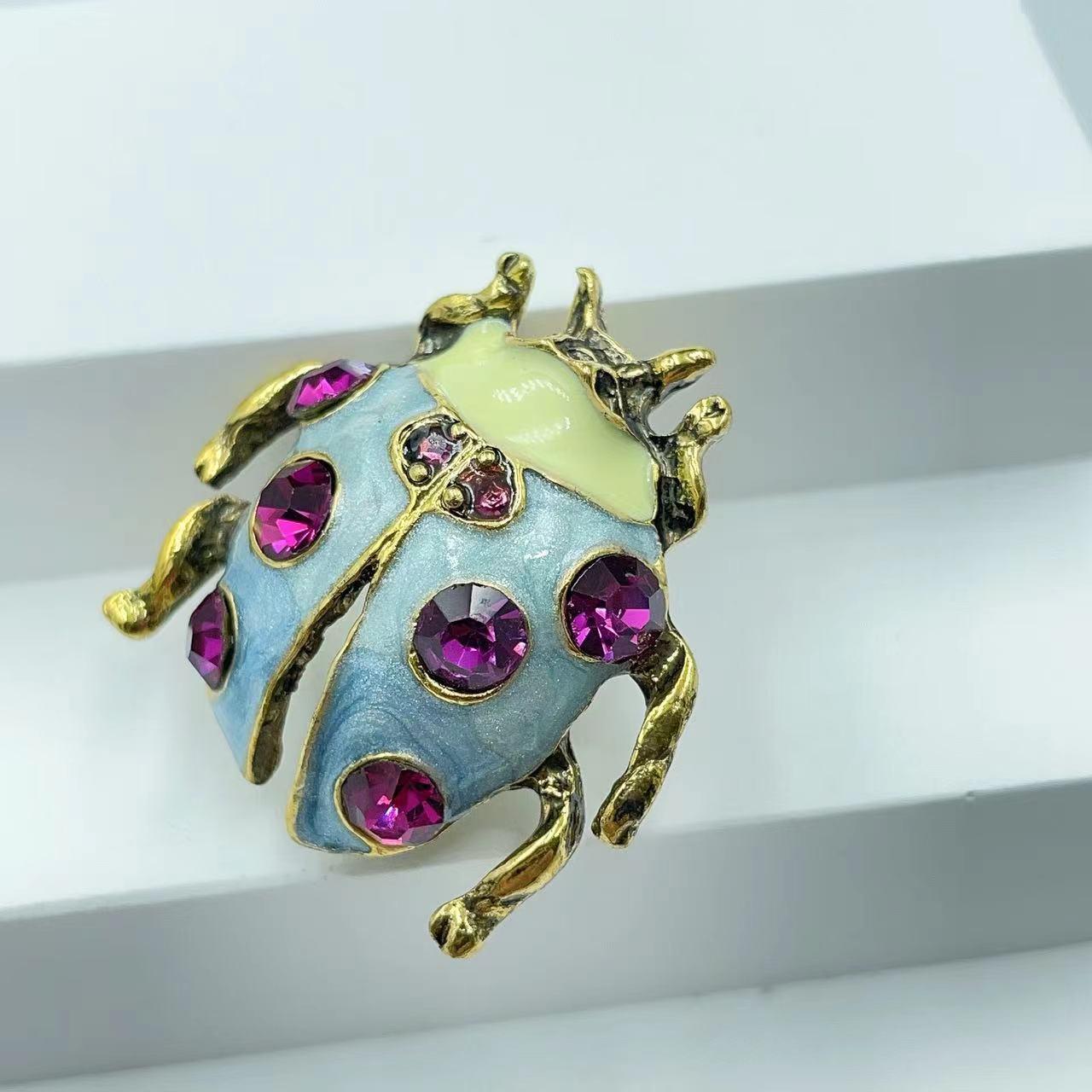 

Элегантная брошь-божья коровка с бриллиантами - булавка-жук из высококачественного сплава с эмалью, идеально подходит для аксессуаров для одежды.