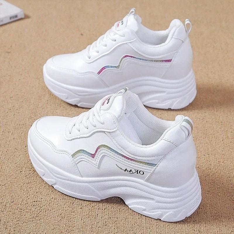 

Женская обувь платформа кожаная поверхность 2025 весна новая универсальная увеличение роста повседневная кожаная поверхность спортивная белая обувь 40 разноцветный