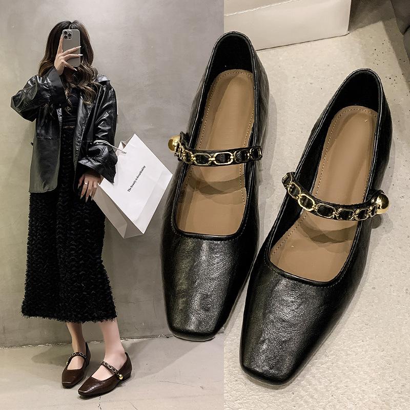 French Retro Single Shoes Women's Spring 2025 New Low-heeled Square Head Shallow Mouth One-word Buckle with Shallow Mouth Mary Jane Shoes