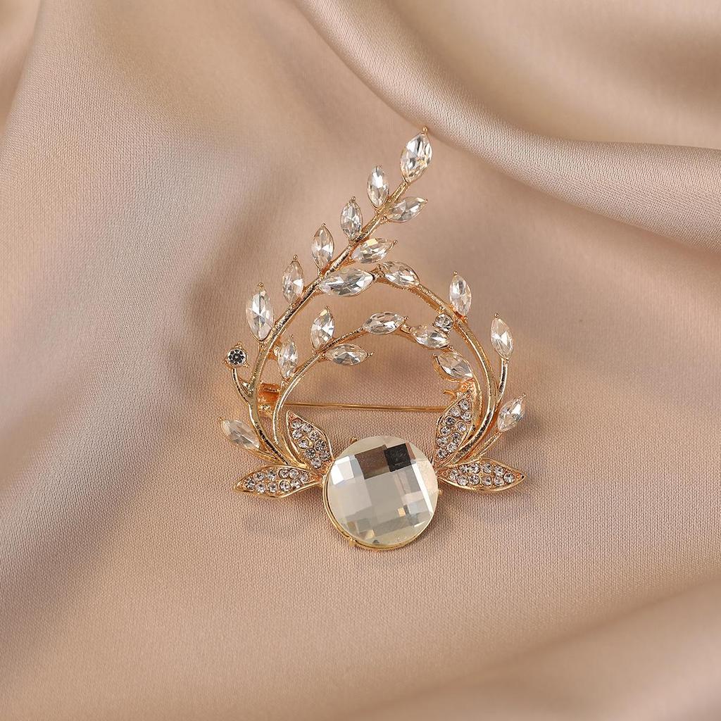 Exquisite High-End Schmetterlingsbrosche für Damenmode - Elegante Corsagen-Nadel & Kleidungsaccessoire