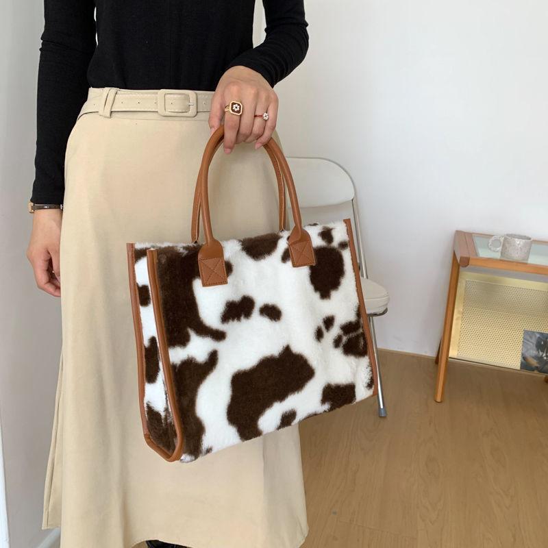 Mao Mao Tasche Damen große Kapazität neue trendige Herbst und Winter vielseitig Mode Plüsch Umhängetasche College Student Tote Bag