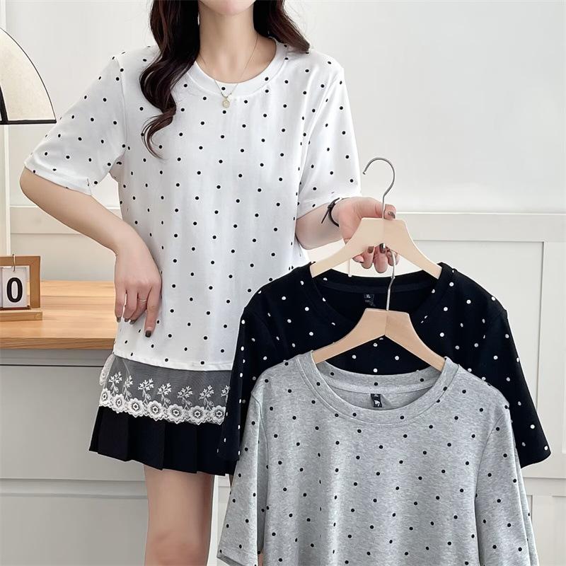 Women's Summer Short-Sleeve Polka Dot T-Shirt with Lace Hem and Round Neck for A Slimming Look
