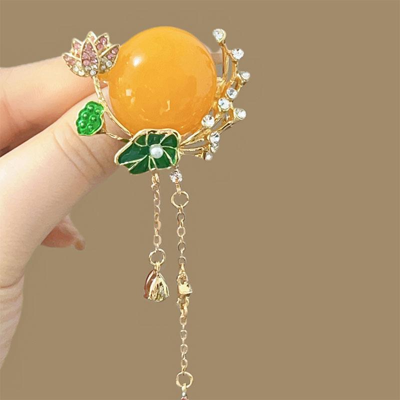 Broszka Księżycowa nad Stawem Lotosowym w Stylu Starożytnym - Wysokiej Klasy, Niszowy Dodatek Broszka z Zawieszką, Zapięcie Przeciwodblaskowe