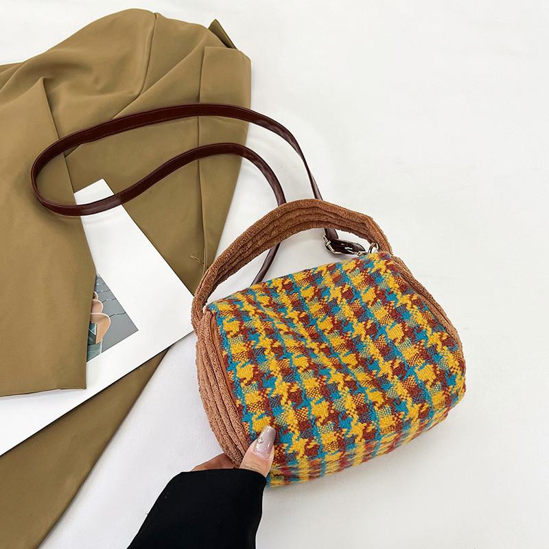 

Fashionable Khaki Plaid Patterned Small Handbag Versatile Crossbody For Everyday Use