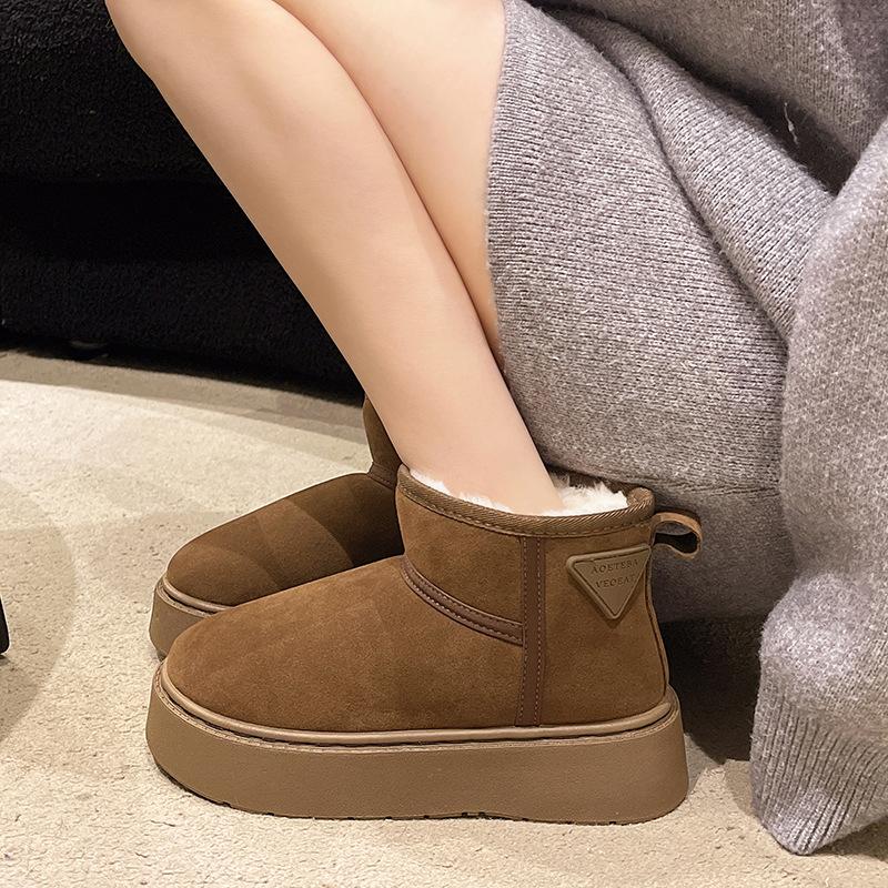 Женские водонепроницаемые зимние теплые ботинки на мягкой подошве большого размера меховые ботильоны до щиколотки с подкладкой нескользящие для пеших прогулок повседневные спортивные хлопковые ботинки 35 4060₽