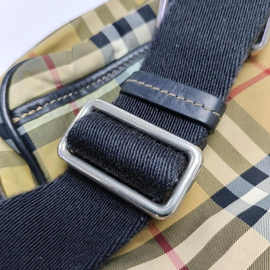 [Použitý] Malá khaki plátěná brašna na fotoaparát Crossbody Taška přes rameno Stříbrné kování Odnímatelný popruh - V dobrém stavu #J95K9S