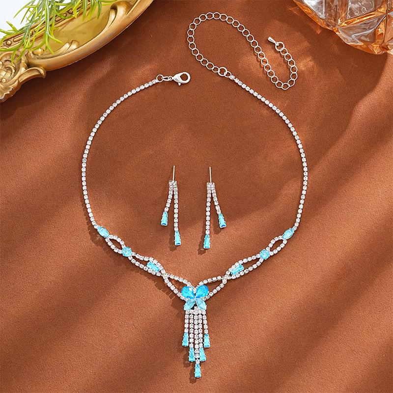 European American Bridal Rhinestone Jewelry Set: Three-Piece Necklace, Earrings, and Claw Chain for Banquets