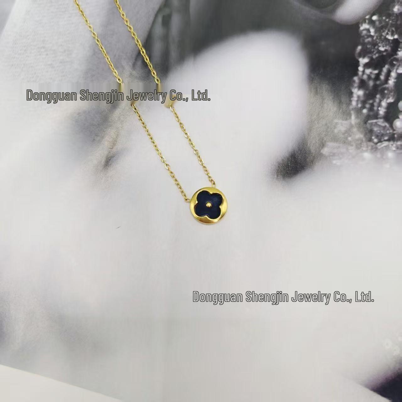 Корейское Простое Титановое Стальное Четырехлистное Клеверное Ожерелье - Модная Женская Цепочка на Ключицы 18K