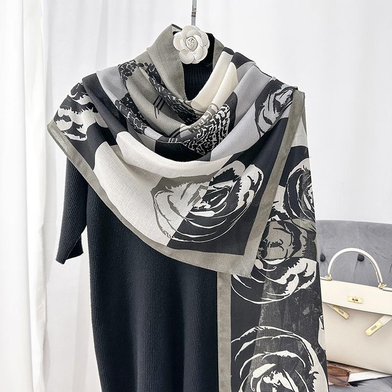 Camellia scarf fashionable versatile black and white contrasting colors air-conditioned room warm shawl travel sunscreen yarn
