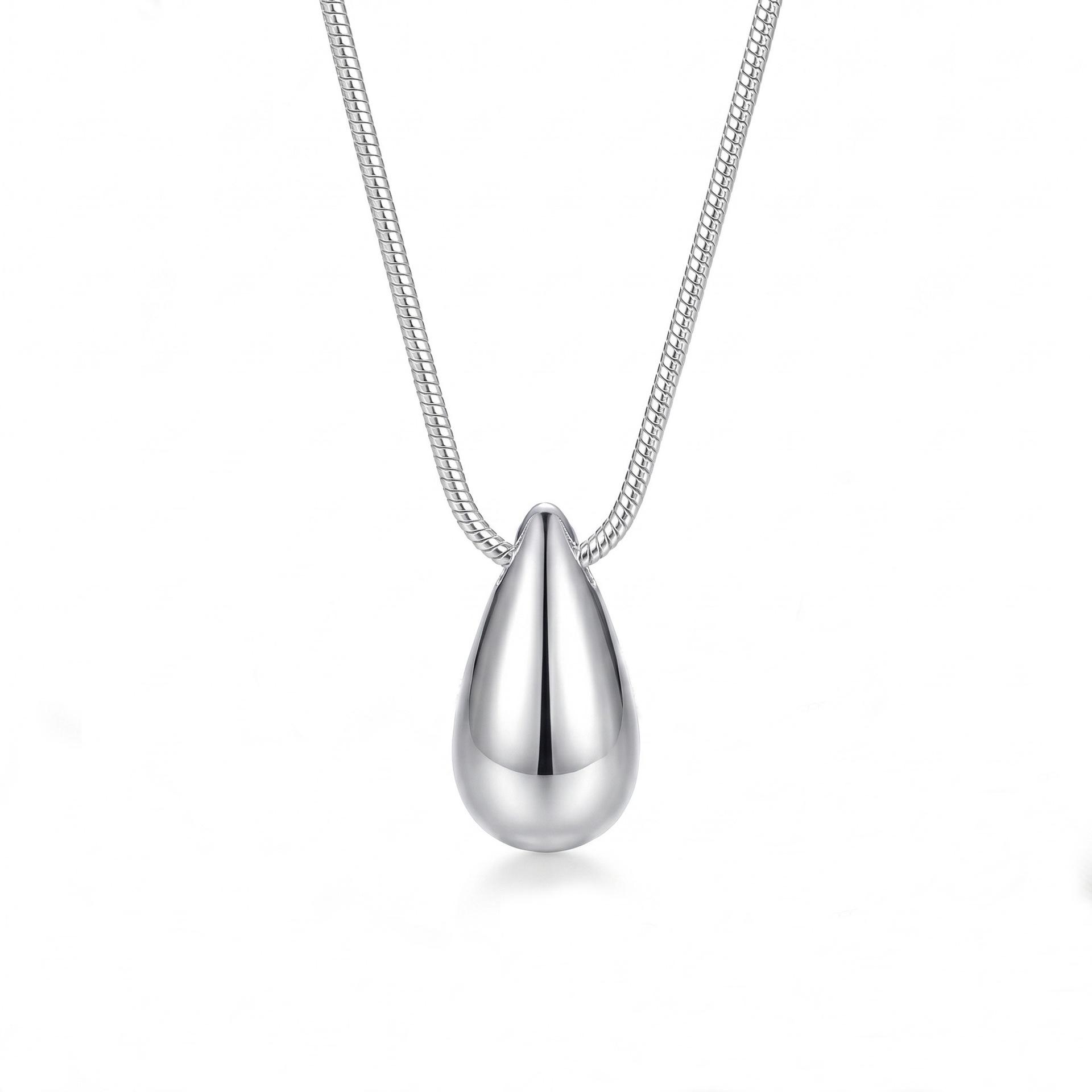

Elegant Water Drop Necklace - High-End, Smooth Surface, Versatile Sweater Chain for Women’s Autumn and Winter Fashion.