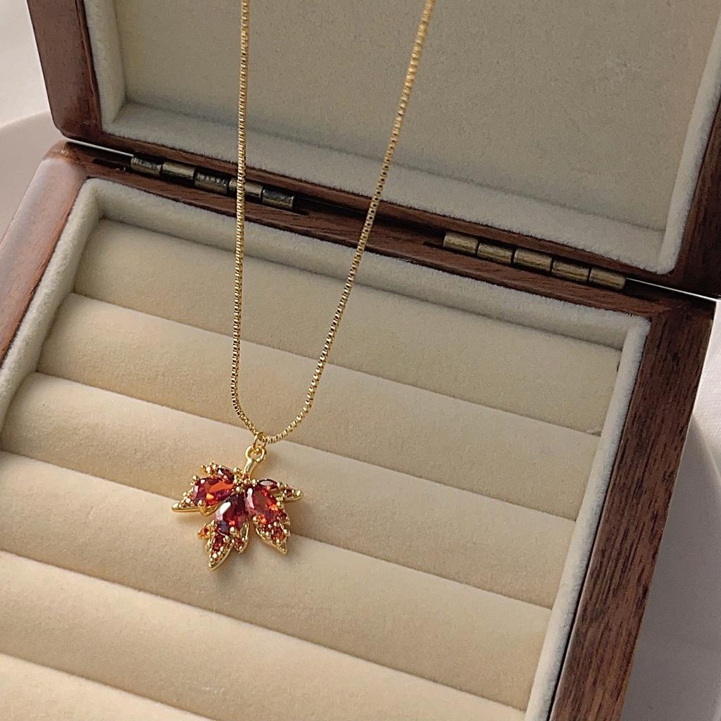 Vintage Maple Leaf Necklace, Unique and Stylish