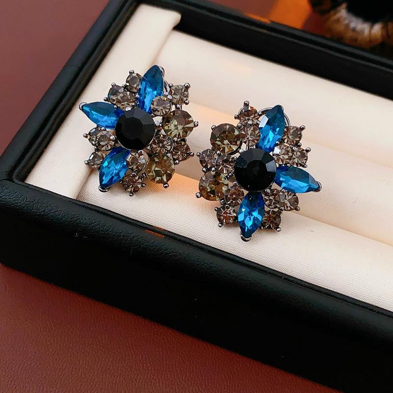 Silver Needle with Diamonds Flower Stripes Pearl Stud Earrings Medieval Vintage Retro Earrings Light Luxury Niche Earrings