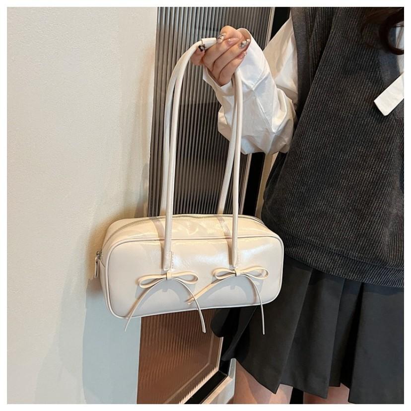 IELGY Large Capacity Commuter Handbag