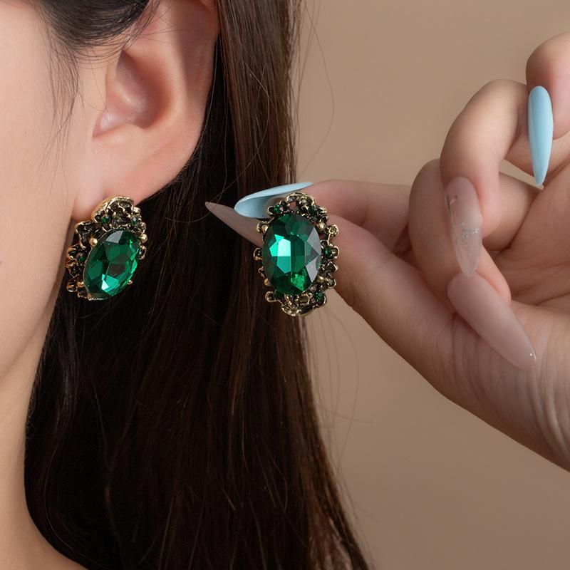 Fashion Versatile Earrings Vintage Court Princess Style Luxury Diamond Earrings Crystal Gemstone Stud Earrings Women