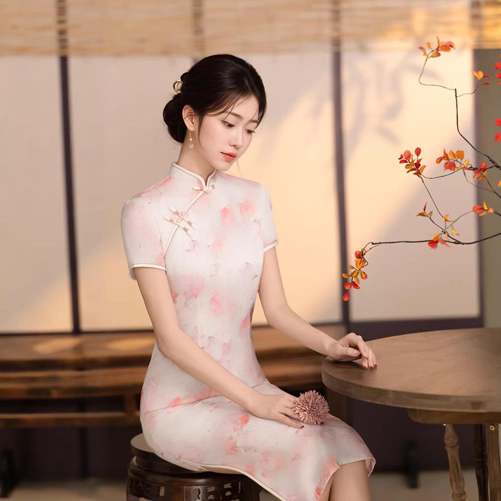 Beautiful new Chinese-style improved short-sleeved medium and long large-size cheongsam skirt elegant retro temperament young dress