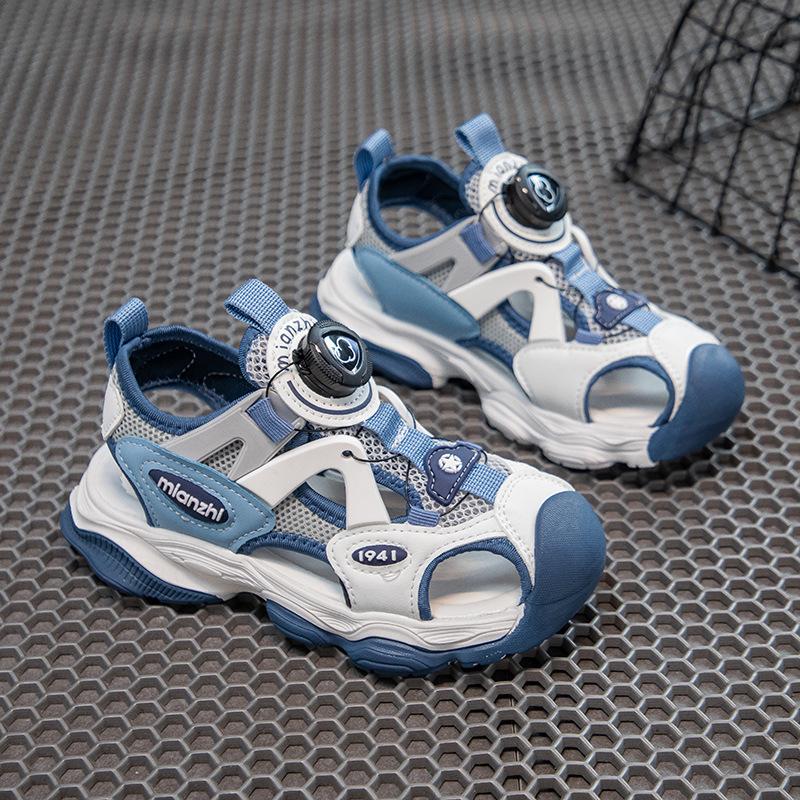 2025 Sommer neue Kindersandalen weiche Sohle atmungsaktiv rutschfest verschleißfest Strandschuhe drehbare Knopfschuhe ab einem Stück