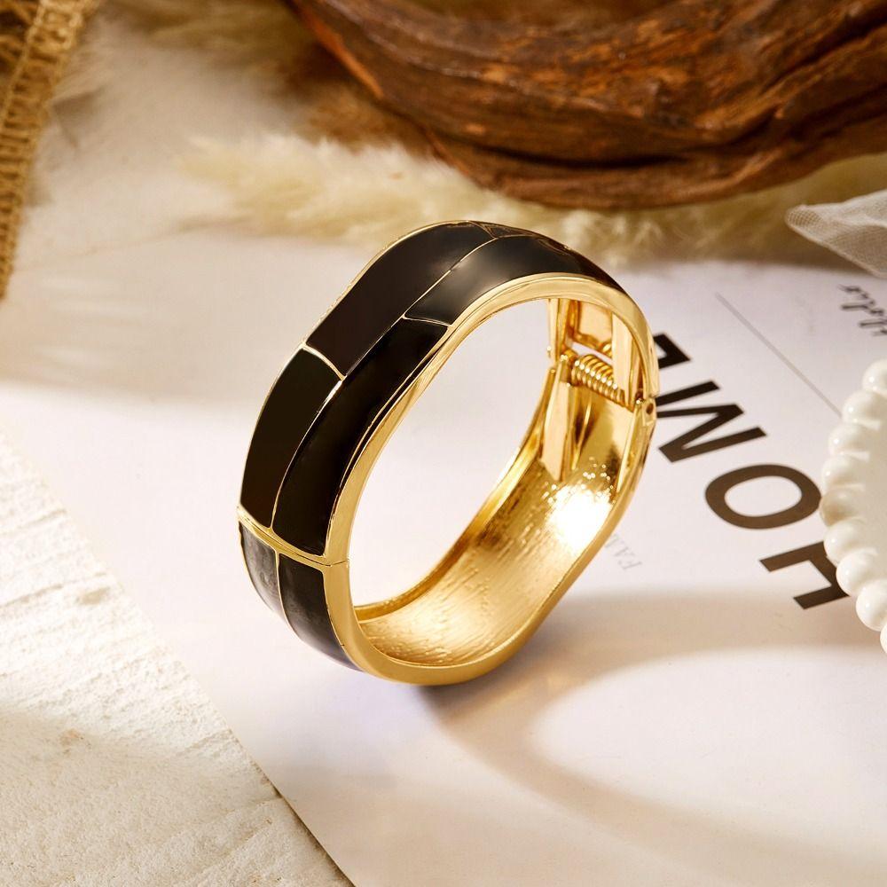 Vintage Punk Dripping Oil Enamel Bangles Black/White Metal Geometric Bangles Wide Chunky Cuff Bracelets Party Aesthetic Jewelry