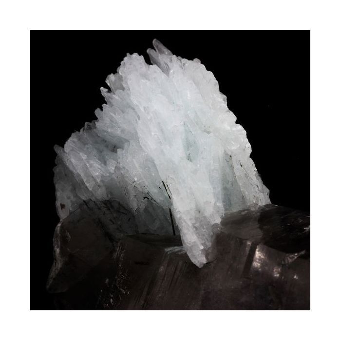 Pierres et Minéraux. Cleavelandite + Tourmaline + Quartz. 1640.0 ct. Pederneira mine, Minas Gerais, Bresil.