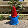 Middle Finger Gnome Statue, Naughty Resin Garden Ornament, Waterproof Sun-Resistant Resin Statue, for Indoor And Outdoor Use