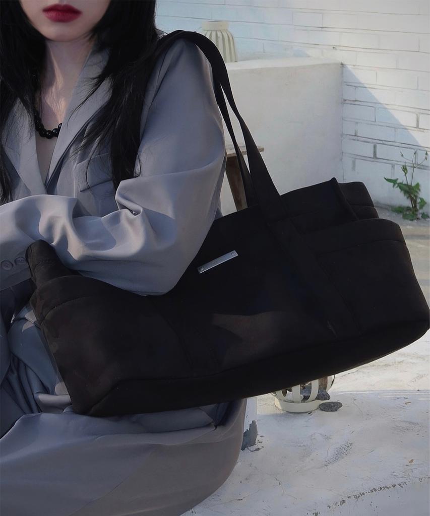 Macoi Big Square Suede Baguette Shoulder Dot Bag [Black]