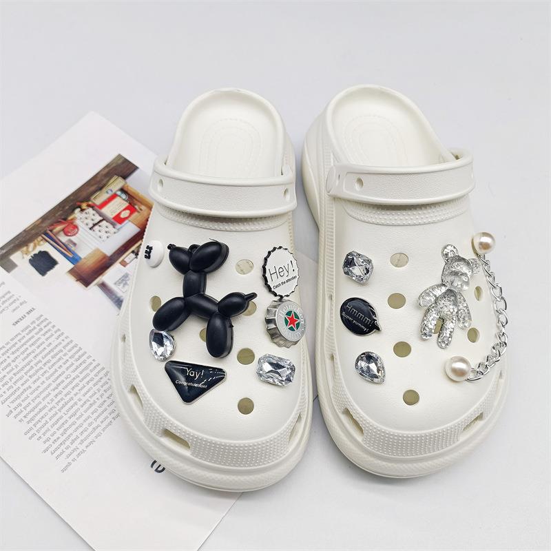 Passform Lochschuhe dekorative Schnalle DIY Ballonhund transparenter Bär Strass-Accessoires abnehmbare Perlenkette Schuhschnalle