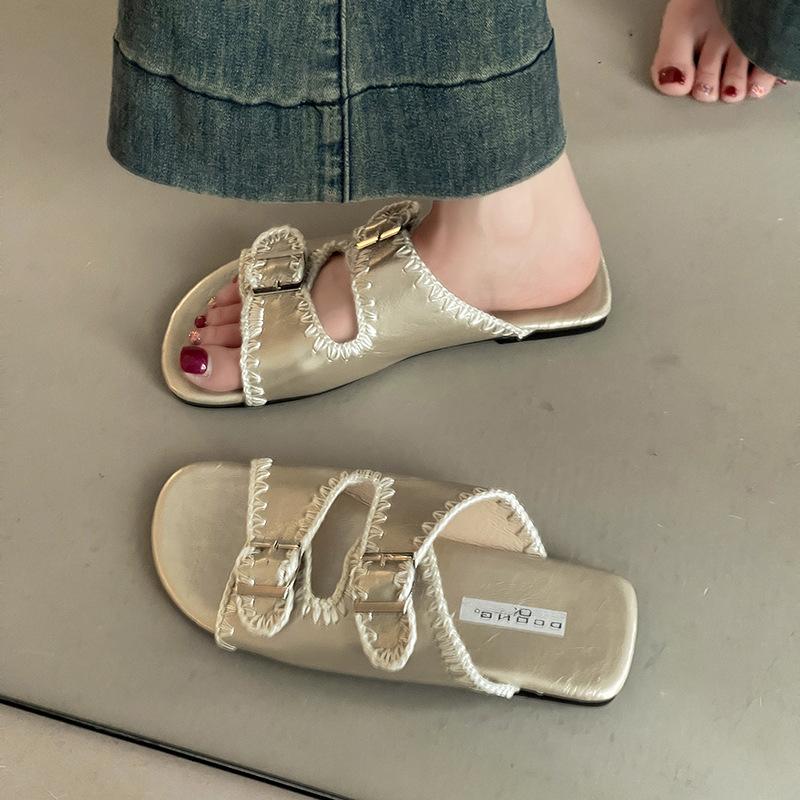 Fashion versatile simple casual comfortable sandals women 2025 new summer wear non-slip one-word beach shoes