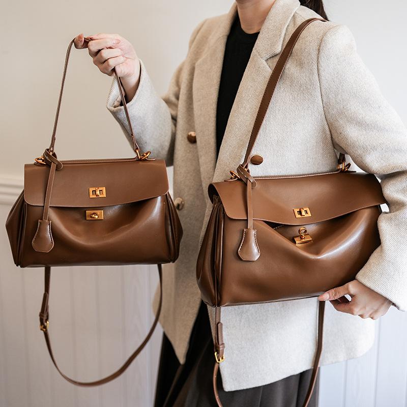 Luxury Handheld Platinum Bag for Women s New Style Soft Leather Retro Single Shoulder Underarm Bag L