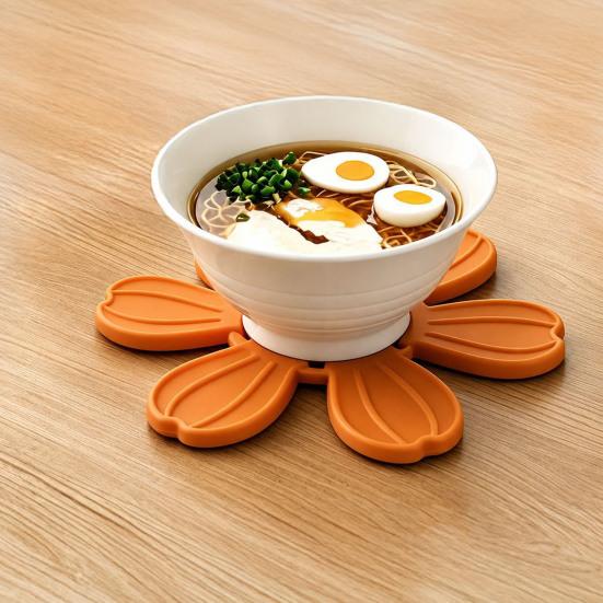 DYS Petal Shaped Coaster, Heat Resistant Silicone Mat, Non-Slip Dishwasher Safe Pot for Kitchen Dining Room