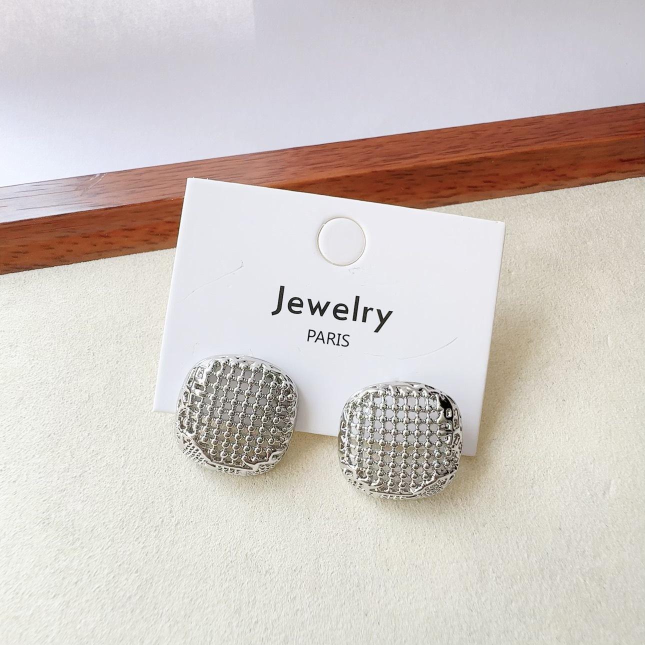 

Draweye Hollow Out Stud Earrings for Women Geometric Korean Fashion Aretes De Mujer Elegant Simple Sweet Office Lady Jewelry