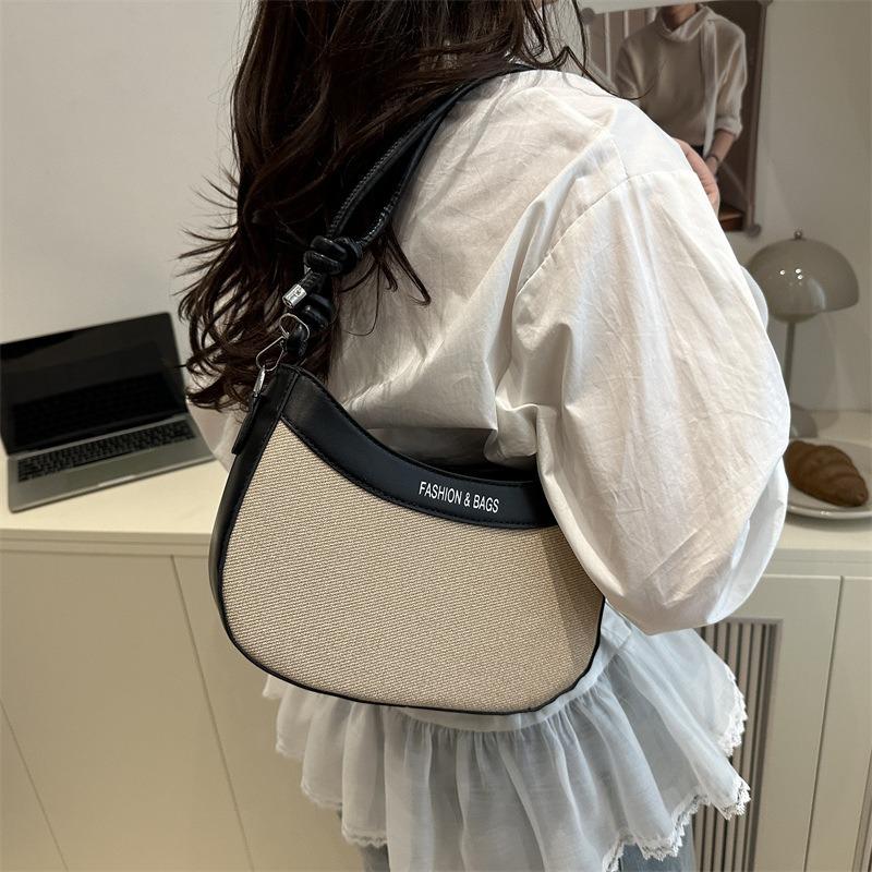 New fashionable contrasting colors splicing design sense women's versatile commuter bag high value simple temperament shoulder messenger bag