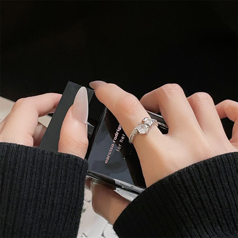 Zircon-Set Super Flash Opening Ring, Cold Wind Bow Temperament, French High-End Light Luxury Ring.