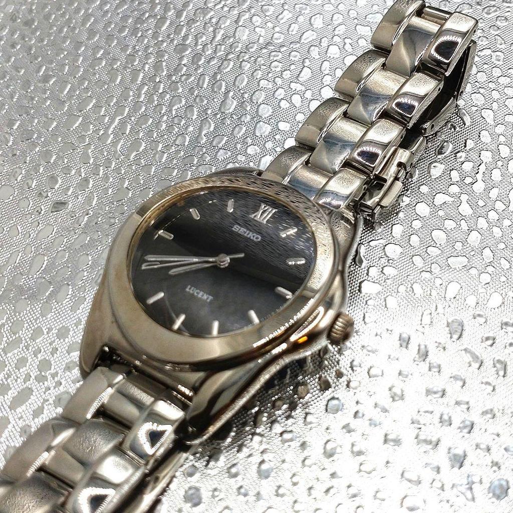 [USED] Seiko Lucent watch with black box, instruction manual, and links.