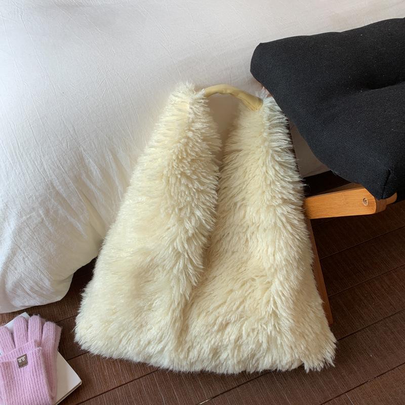 Autumn and winter new large-capacity plush bag women's versatile solid color shoulder bag commuter bag
