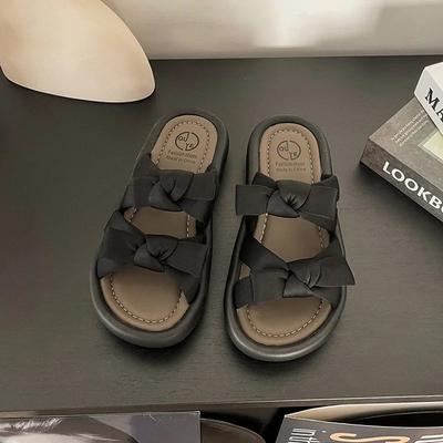 Beliebter Modestil Schleife coole Hausschuhe Damenmodelle im Sommer 2025 neue Modelle tragen vielseitig und bequem Ein-Wort-Schlepp-Trend