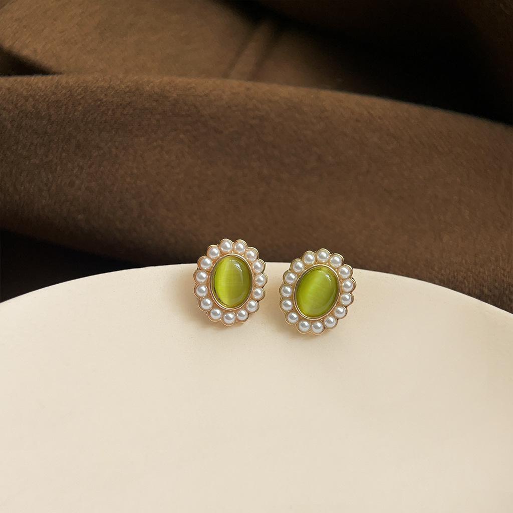 

Изумрудные серьги-пусеты в стиле ретро середины века