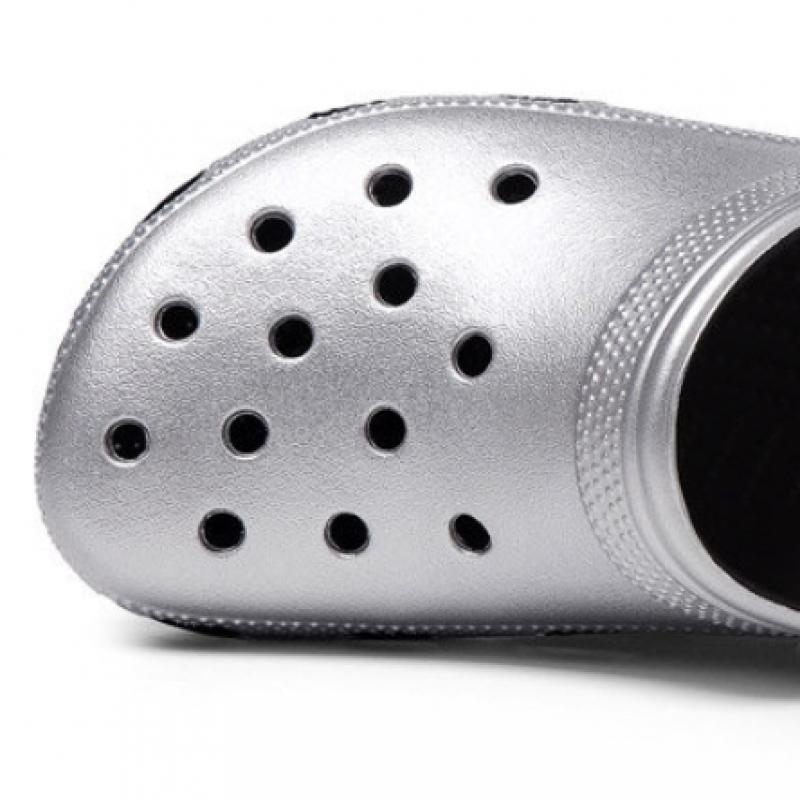 Crocs Classic Metallic Clog Silver 205831 0p1