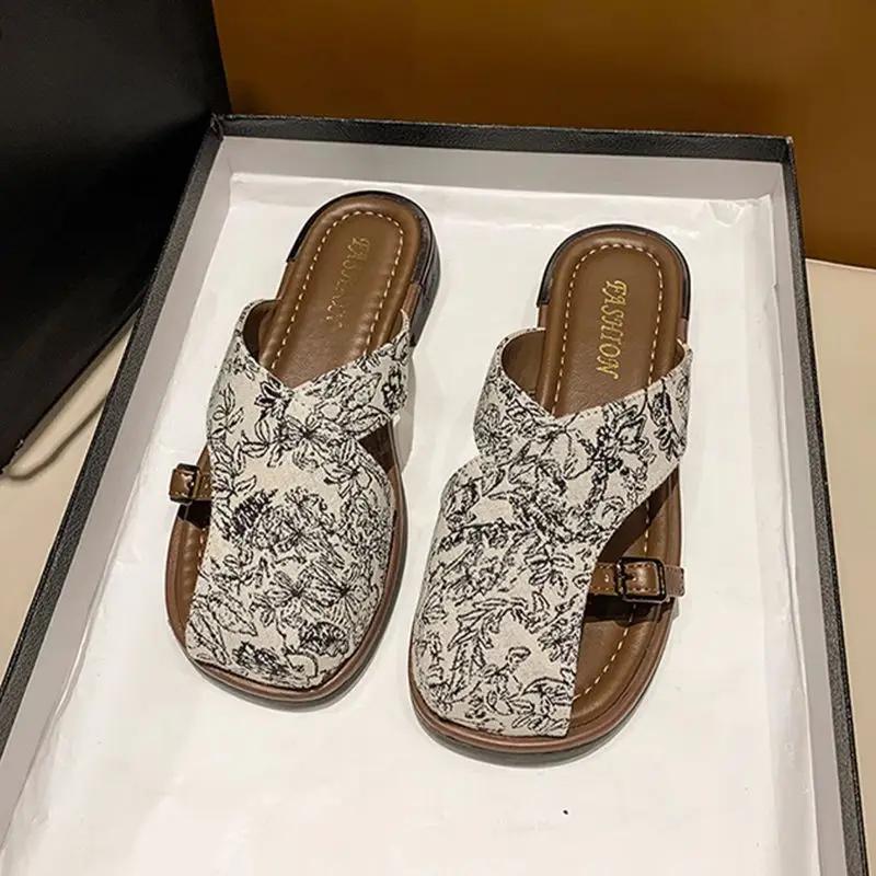 Fashion Outside Shoes With Heel New Fashion Designer Women's Slippers and Ladies Sandals Luxury Cheap Liquidation 2025 Trend Pvc Slides