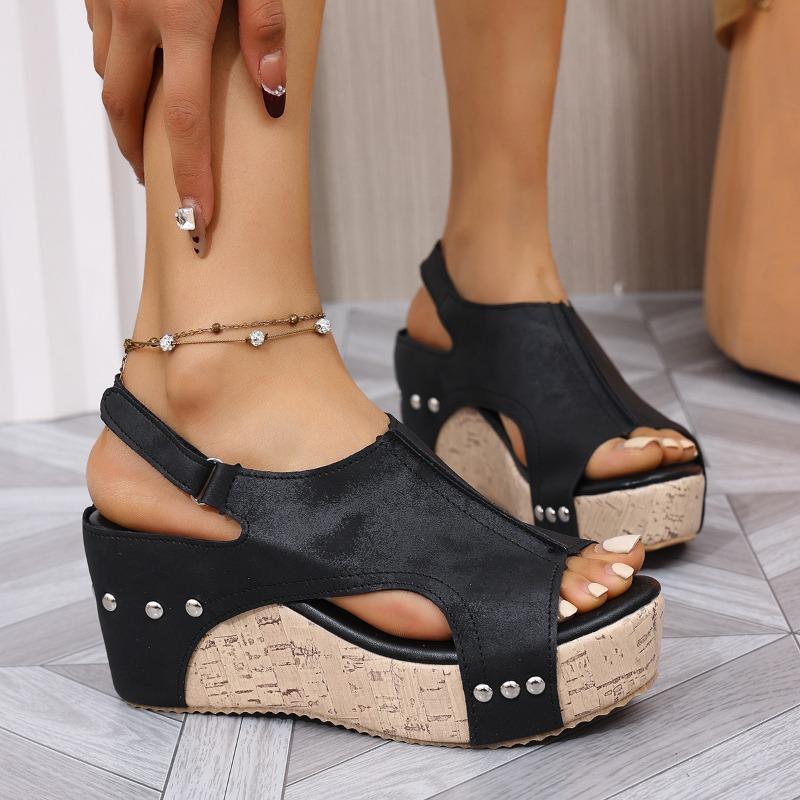 Sommer neue große Größe Damenschuhe Nieten Keilabsatz Fischmaul Sandalen Damen wasserdicht Plateau hohler hoher Absatz Damen cool