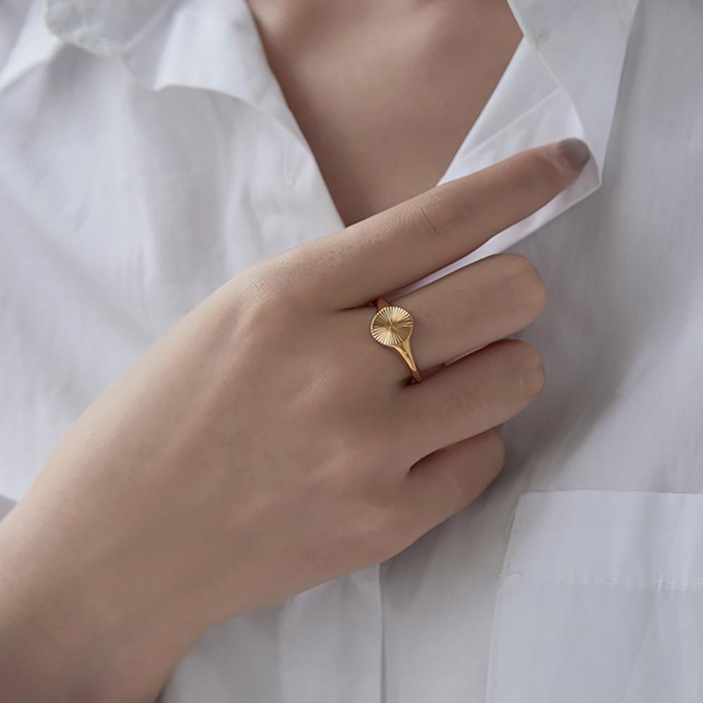 High Quality Carve Wave Rings for Women Minimalist Dainty Rays Texture Circle Ring Stainless Steel Signet Chunky Dome Ring
