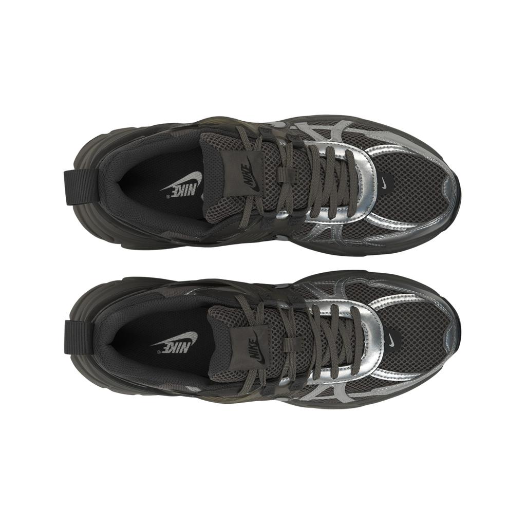 Nike V2K Run Cave Stone Plata Metálico Zapatillas de Hombre Marrón Plano-Estaño Ceniza Media HQ1678-200