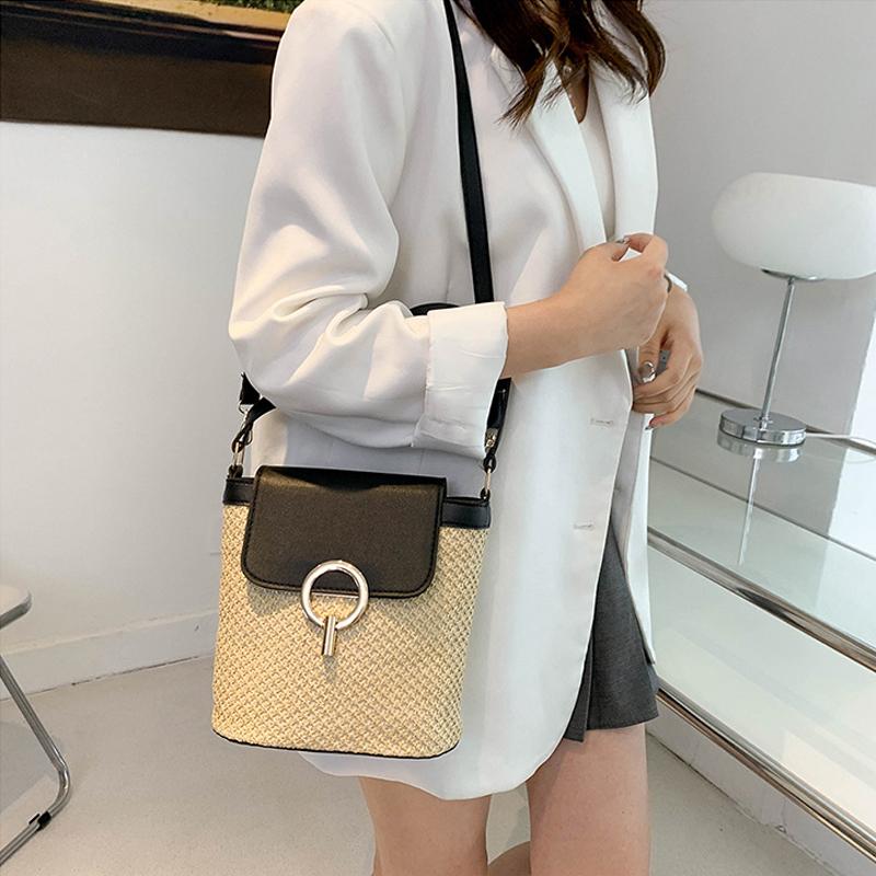 Malá slaměná taška kbelík pro ženy letní crossbody tašky ratanová plážová dámská cestovní kabelka a taška přes rameno