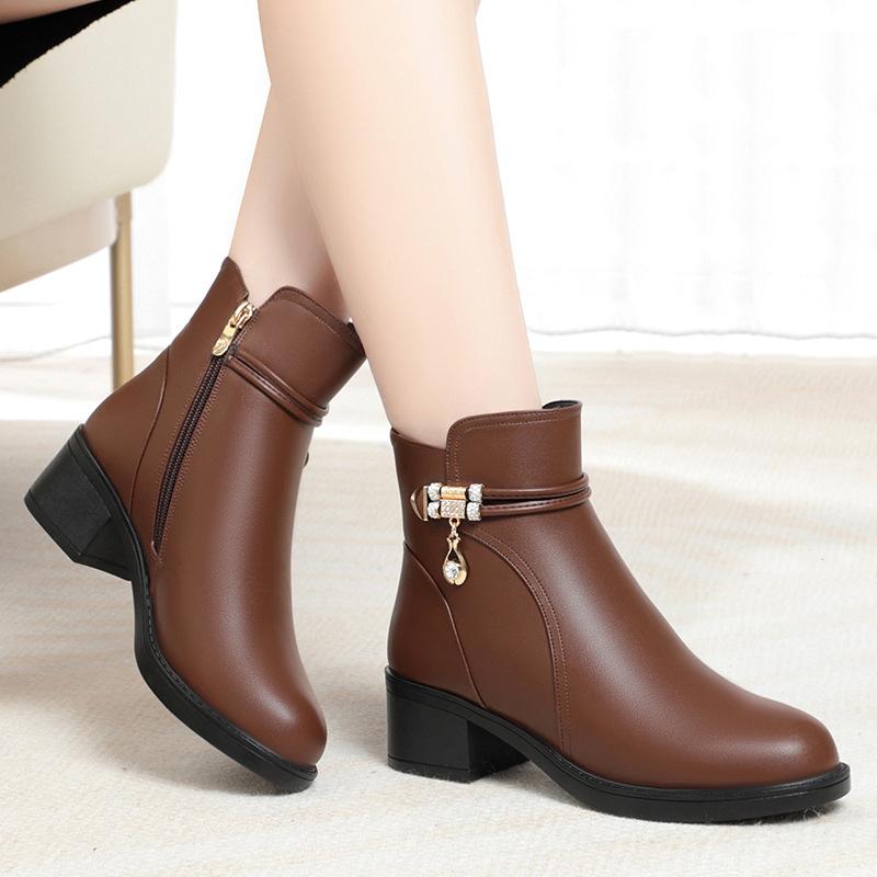 Autumn and Winter New Short Boots Women's Soft Leather Soft Soles Comfortable Boots Velvet Leather Shoes    and Elderly Short Cotton Shoes