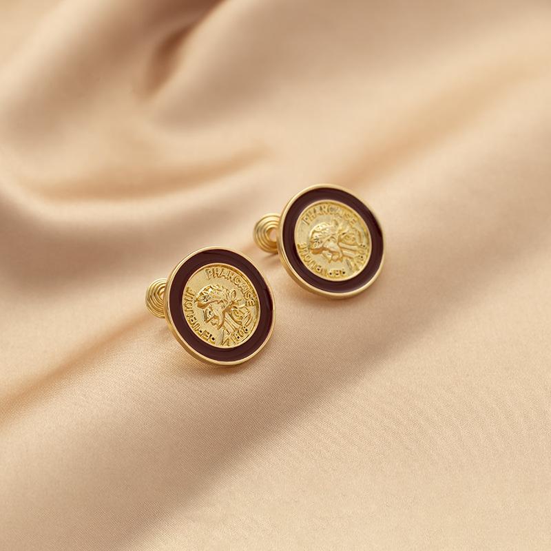 A Beautiful Women Fashionable Retro Mosquito Without Ear Piercings Clips