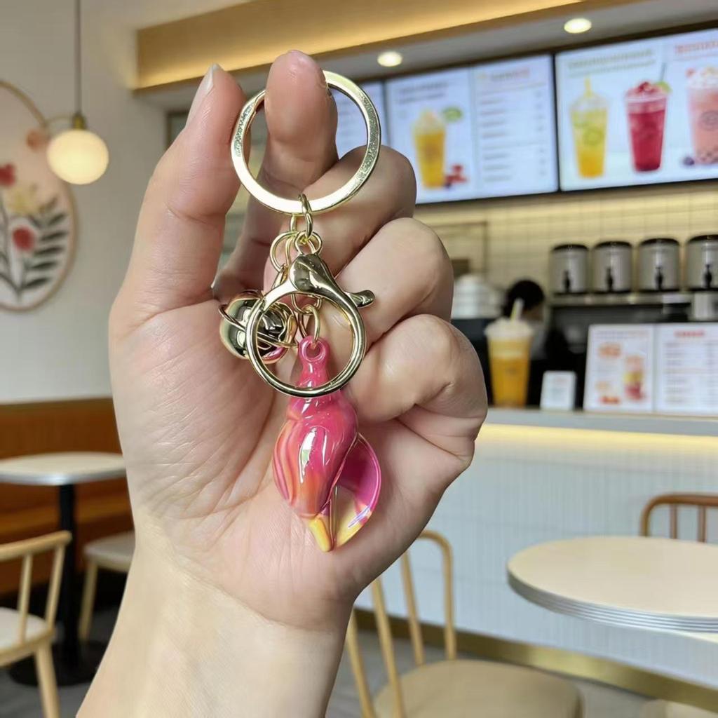 Tęczowy Muszlowy Akrylowy Breloczek: Szykowne i Kolorowe Zawieszki do Dziewczęcych Torebek i Samochodów