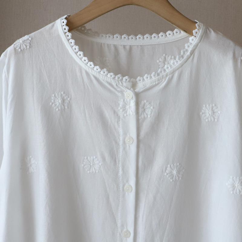 Neue 2025 Sommer Übergröße Spitze Cutout Stickerei Bluse mit Rundhalsausschnitt und kurzen Ärmeln - Koreanischer Stil für Frauen