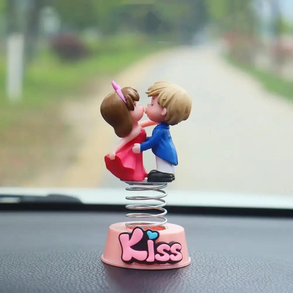 Bonito desenho animado casal primavera balançando a cabeça painel do carro boneca ornamento decoração interior do carro acessórios para presente